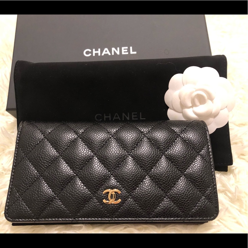 Chanel Wallet (Free Dior lip glow) - Picture 2 of 16